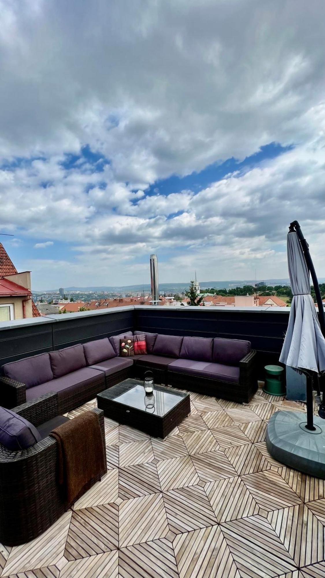 Apartman Se Saunou A Terasou S Vyhledem Na เบอร์โน ภายนอก รูปภาพ