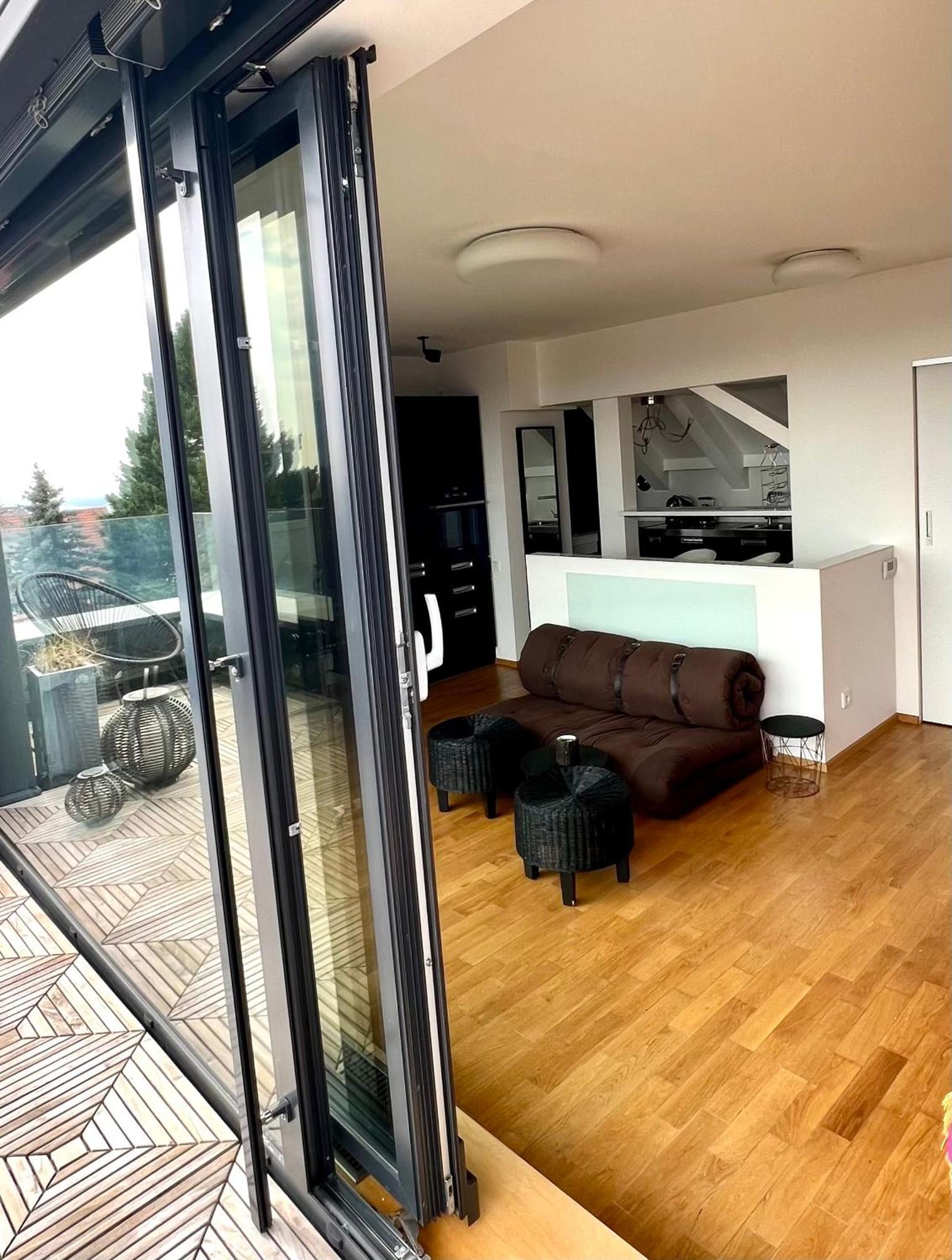 Apartman Se Saunou A Terasou S Vyhledem Na เบอร์โน ภายนอก รูปภาพ