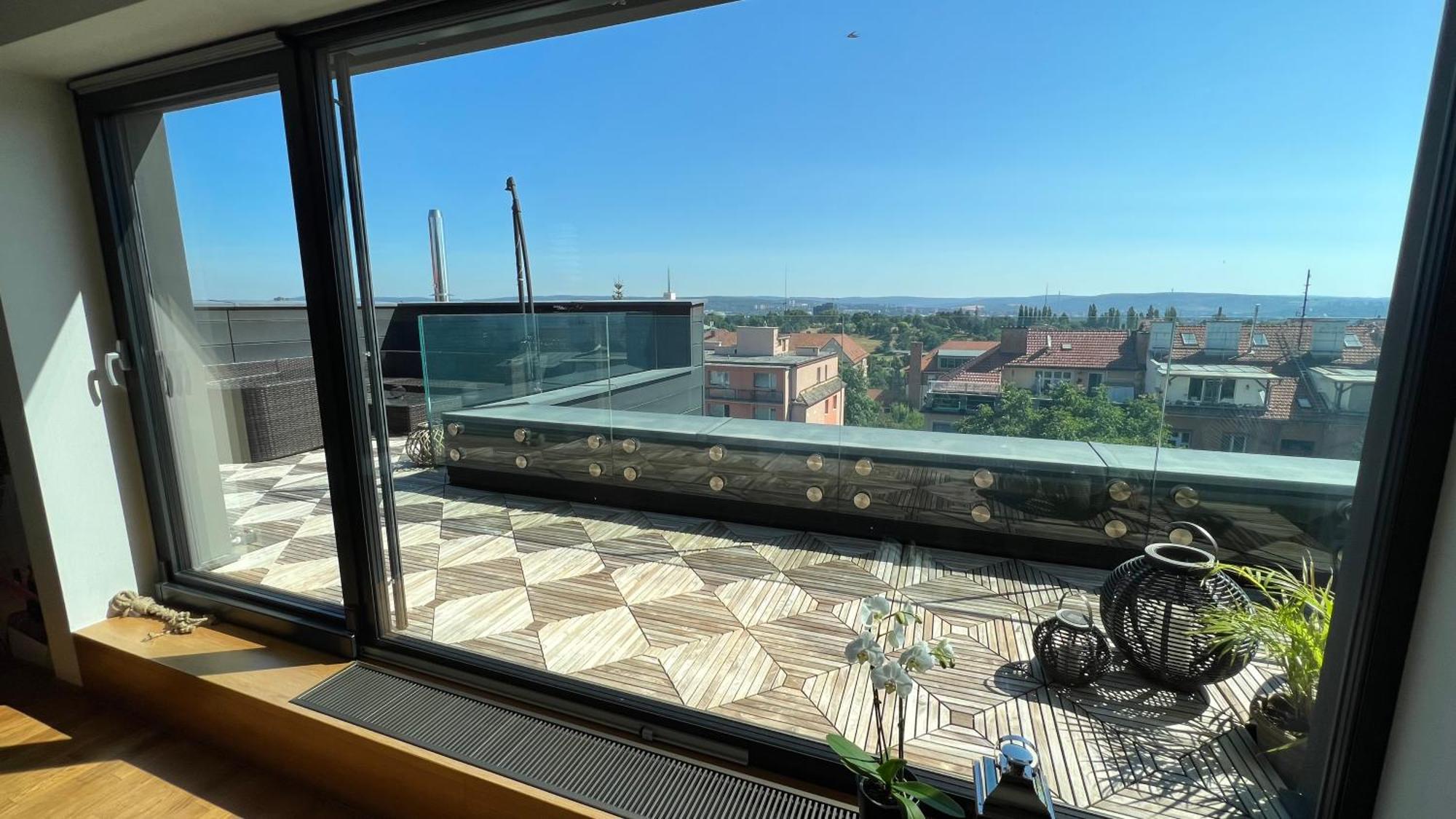 Apartman Se Saunou A Terasou S Vyhledem Na เบอร์โน ภายนอก รูปภาพ